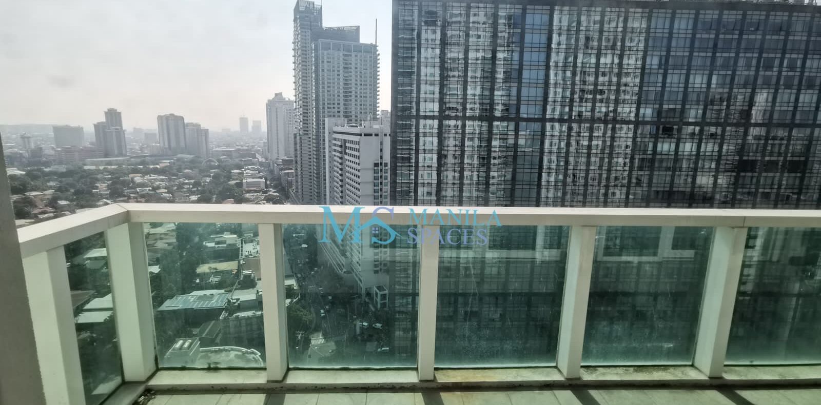 Spacious Unfurnished 1-Bedroom unit in Park Terraces, Makati