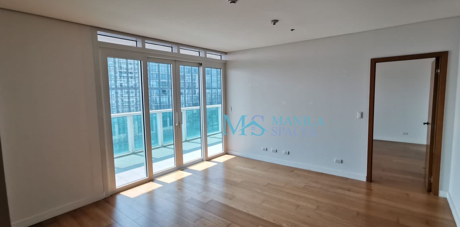 Spacious Unfurnished 1-Bedroom unit in Park Terraces, Makati