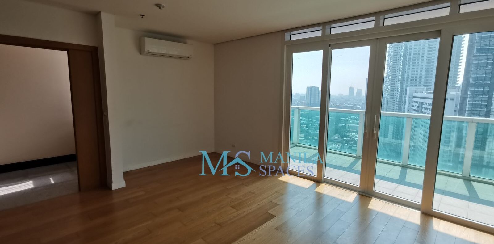 Spacious Unfurnished 1-Bedroom unit in Park Terraces, Makati