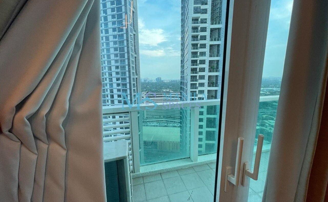 Furnished 1-Bedroom apartment at Park Terraces, Makati