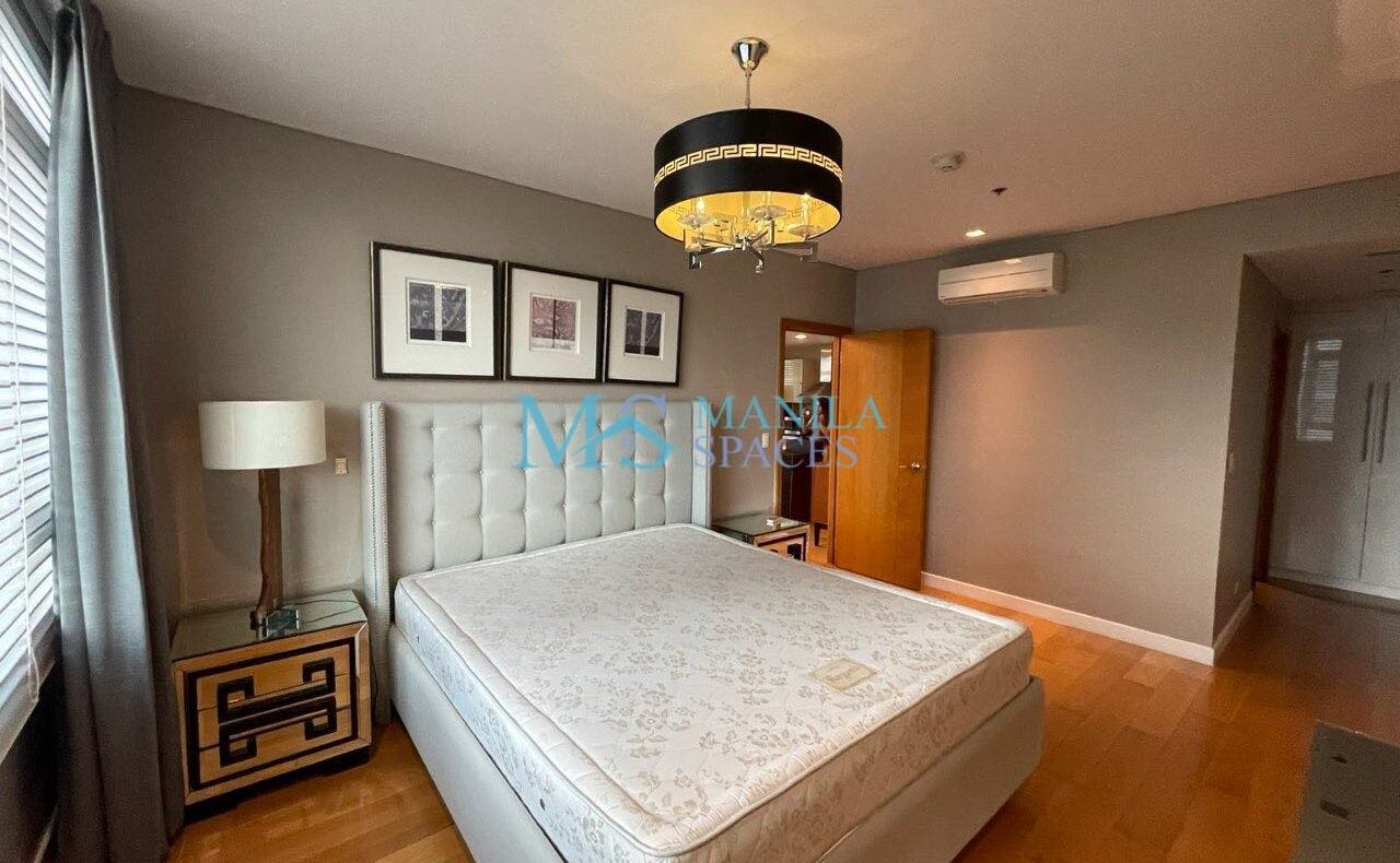 Furnished 1-Bedroom apartment at Park Terraces, Makati