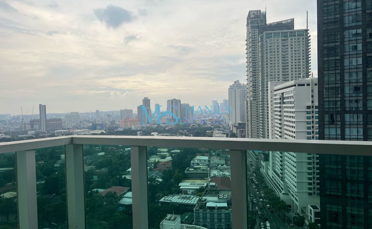 Park Terraces 1-Bedroom unit with Balcony in Makati City