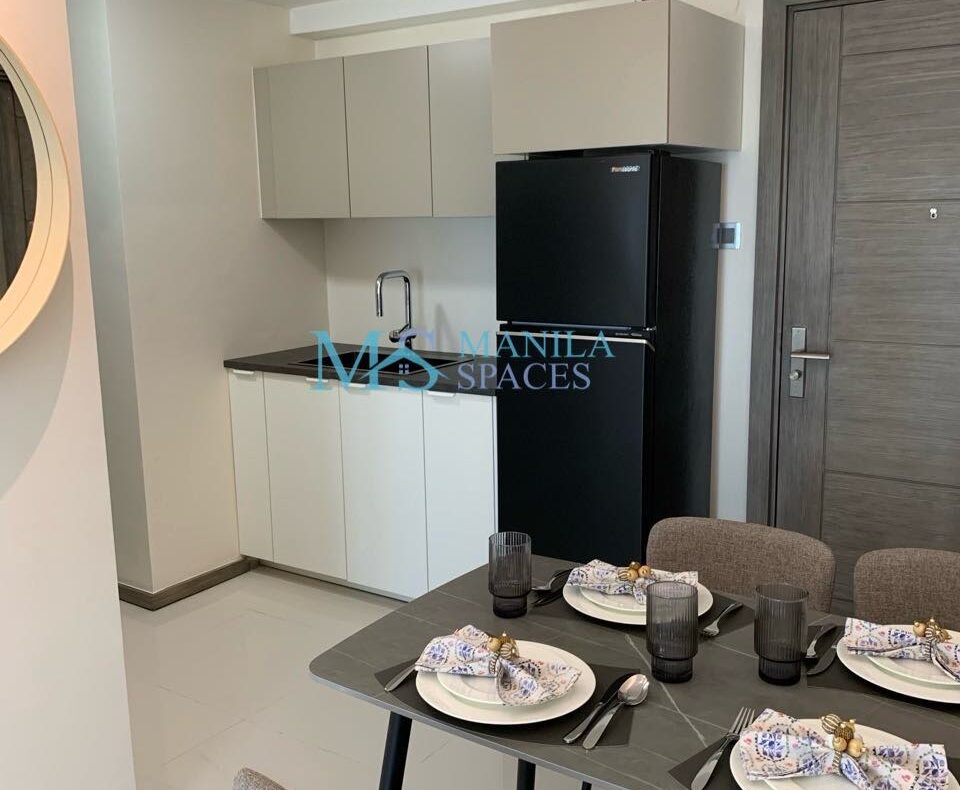 Trion Towers: 2-Bedroom apartment near SM Aura Premier