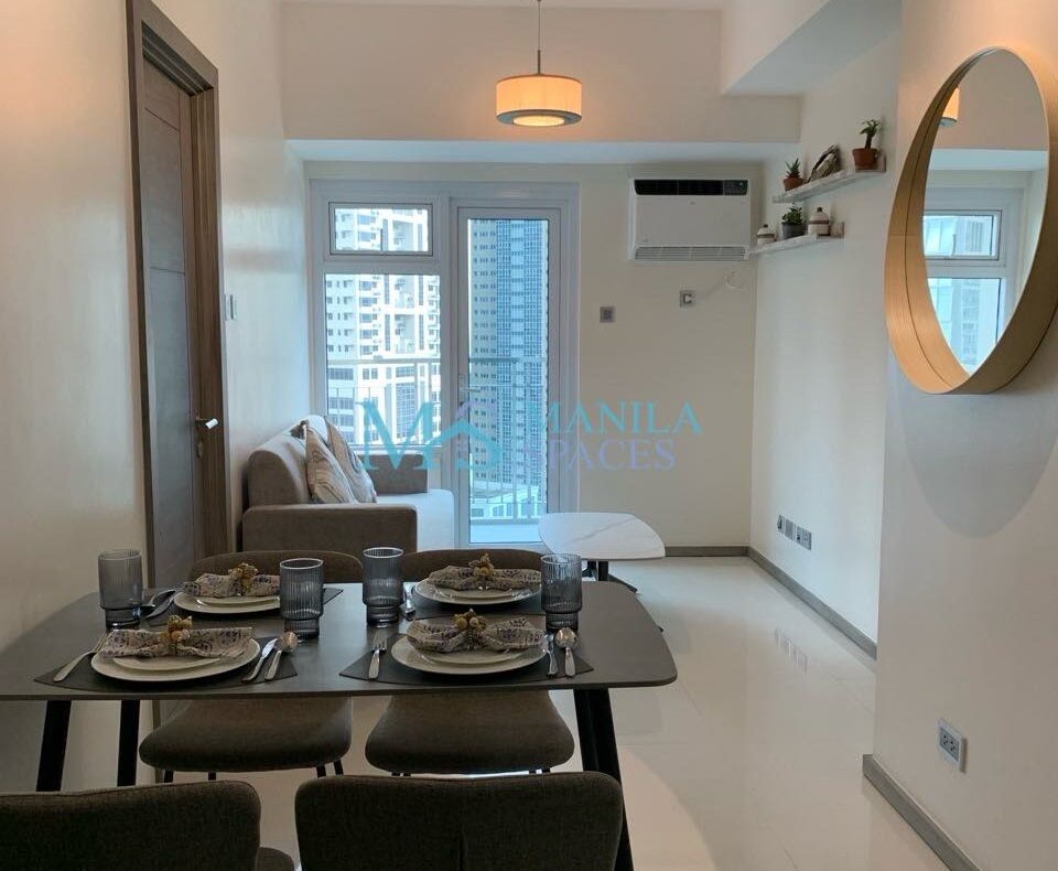 Trion Towers: 2-Bedroom apartment near SM Aura Premier