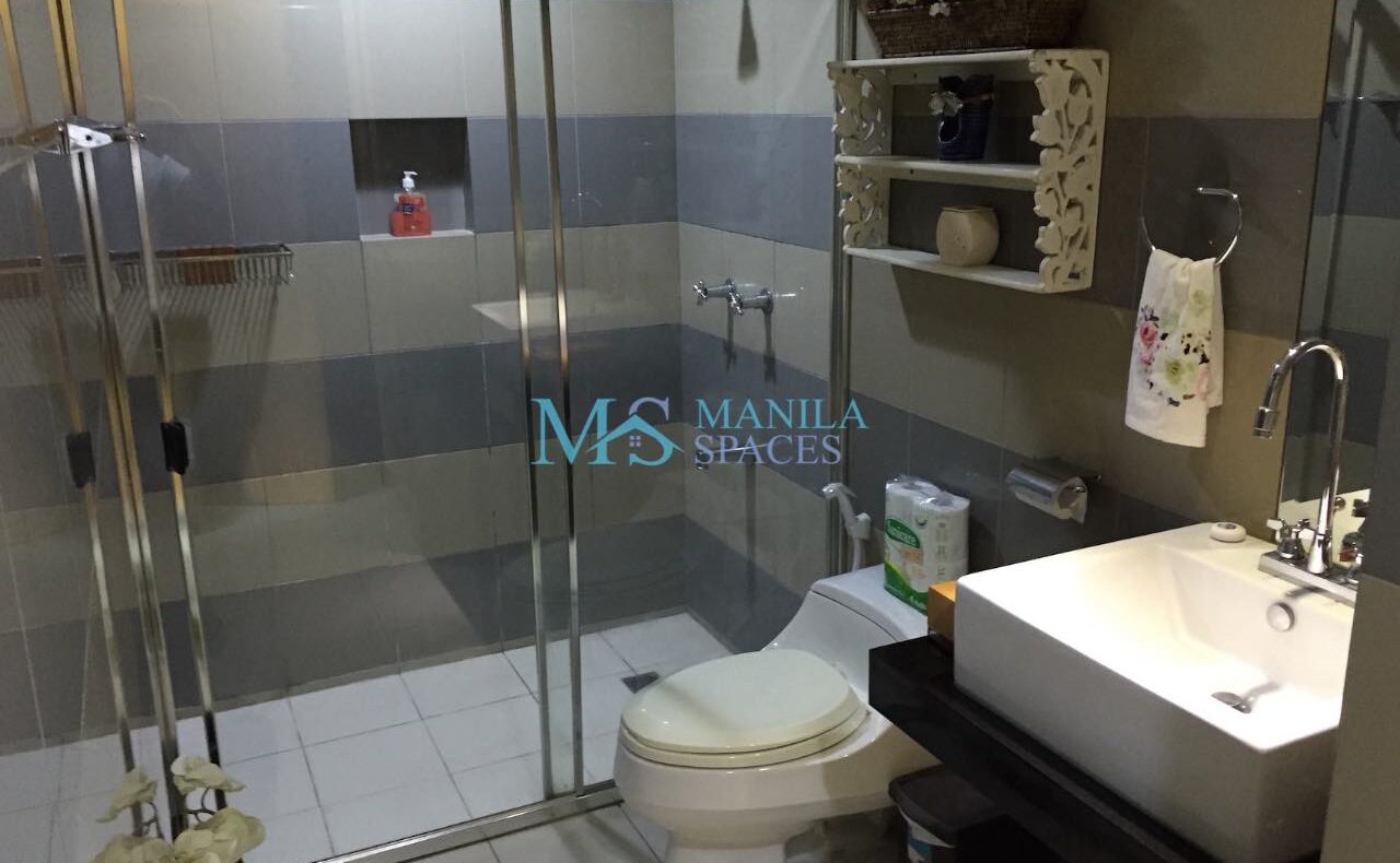 Large 1-Bedroom Condo Unit at One Mckinley Place, BGC