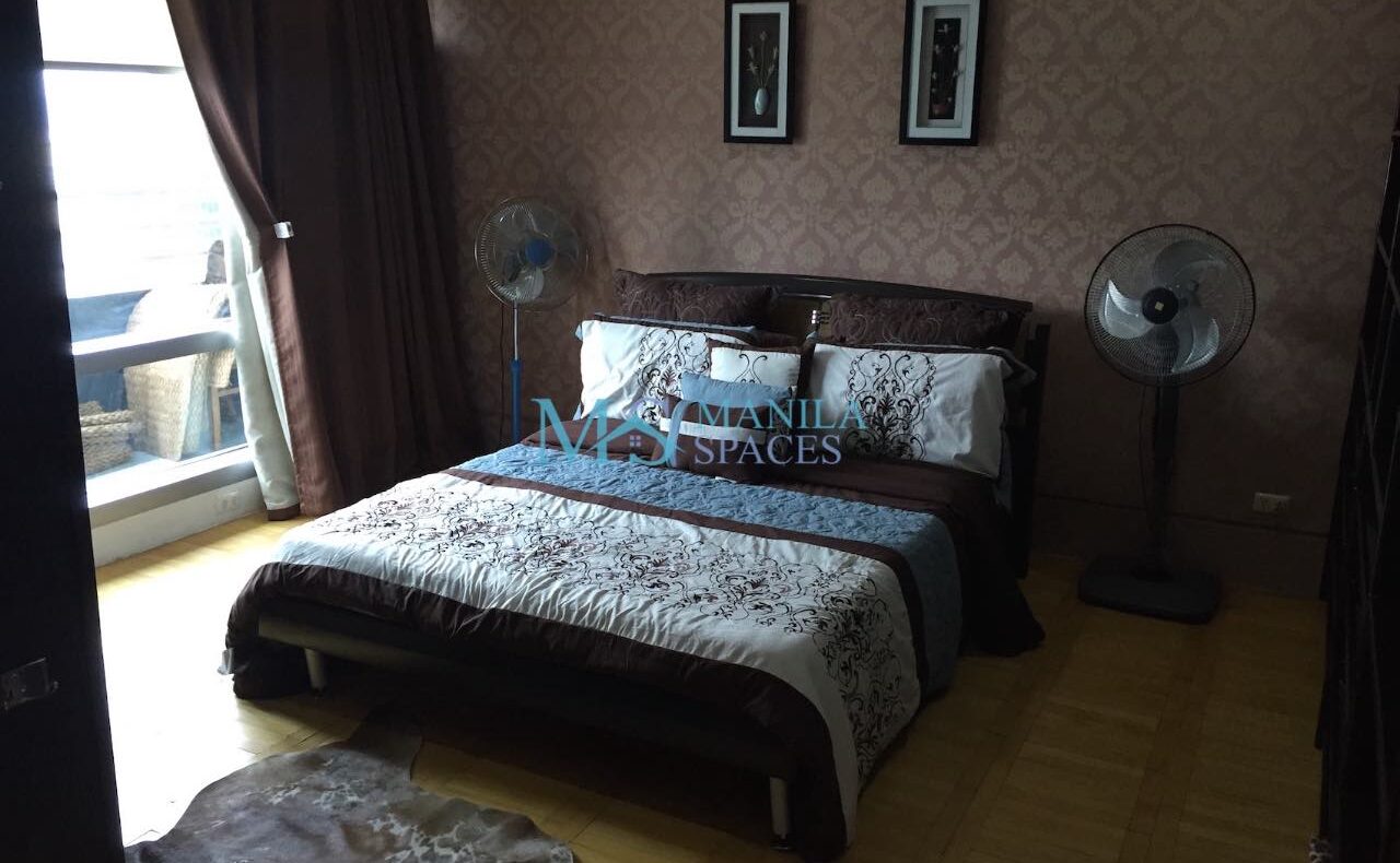 Large 1-Bedroom Condo Unit at One Mckinley Place, BGC